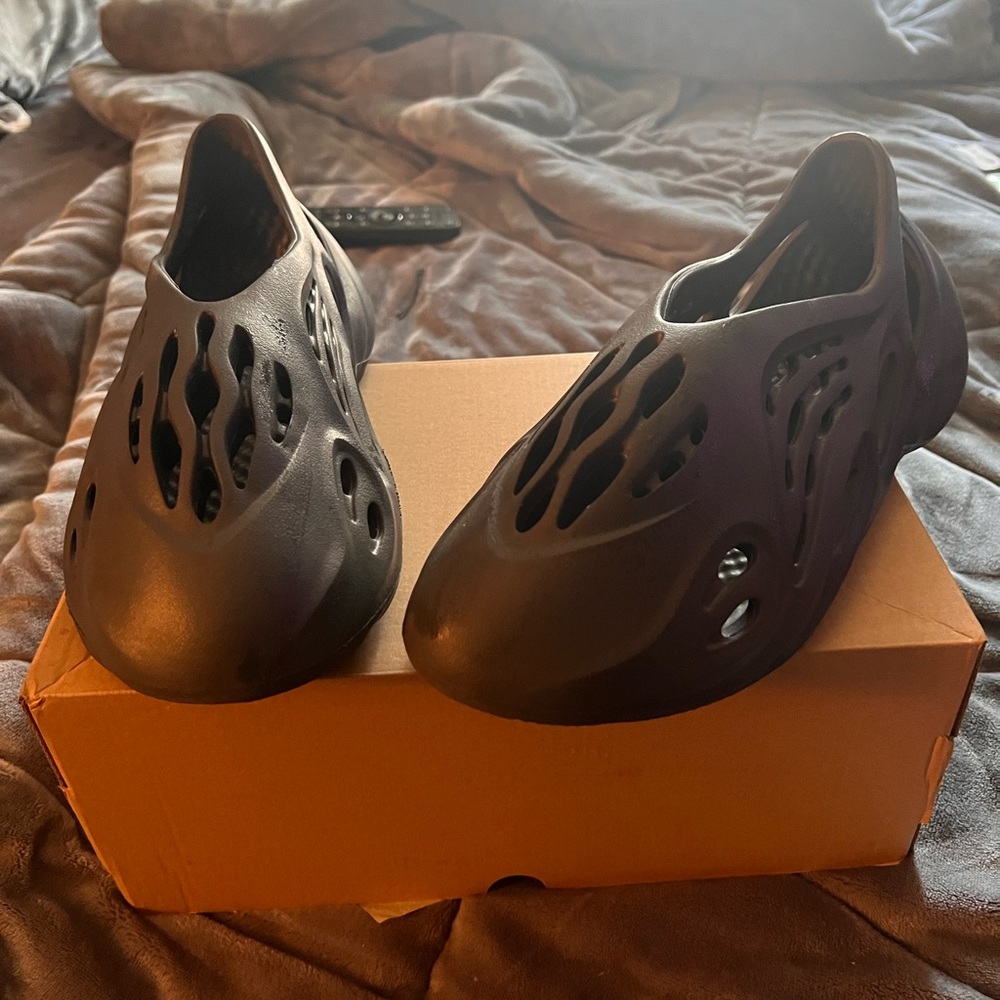 Yeezy Foam Runners black sz 13